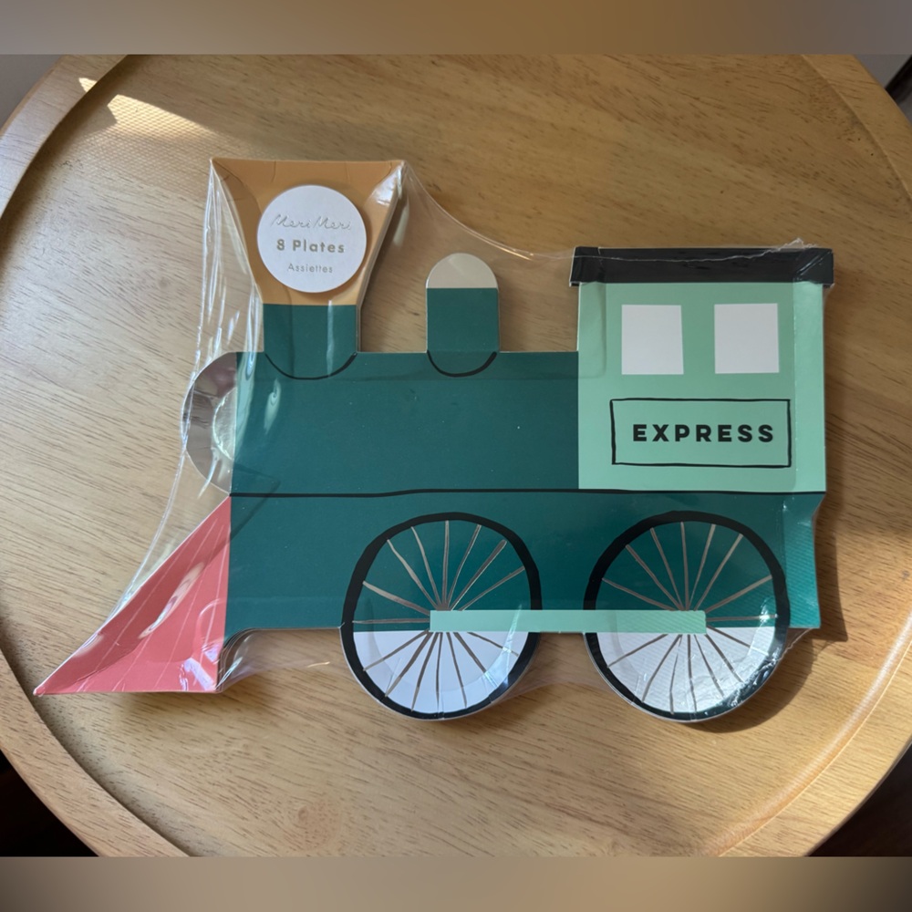 Meri Meri 8 Train Paper Plates NWT
